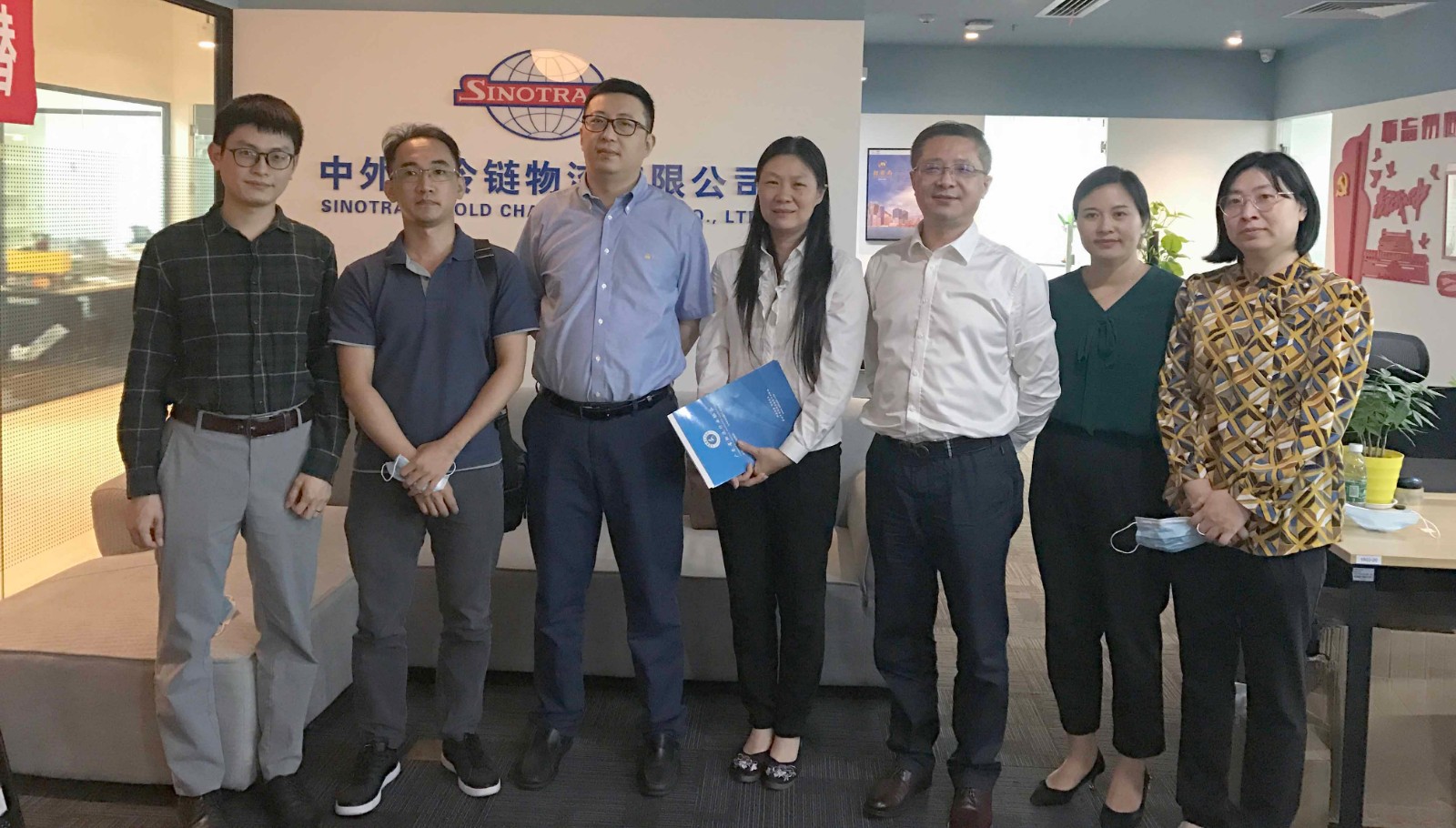 物流行政管理部总经理付容,招商局国际冷链保税运作中心经理林丹东