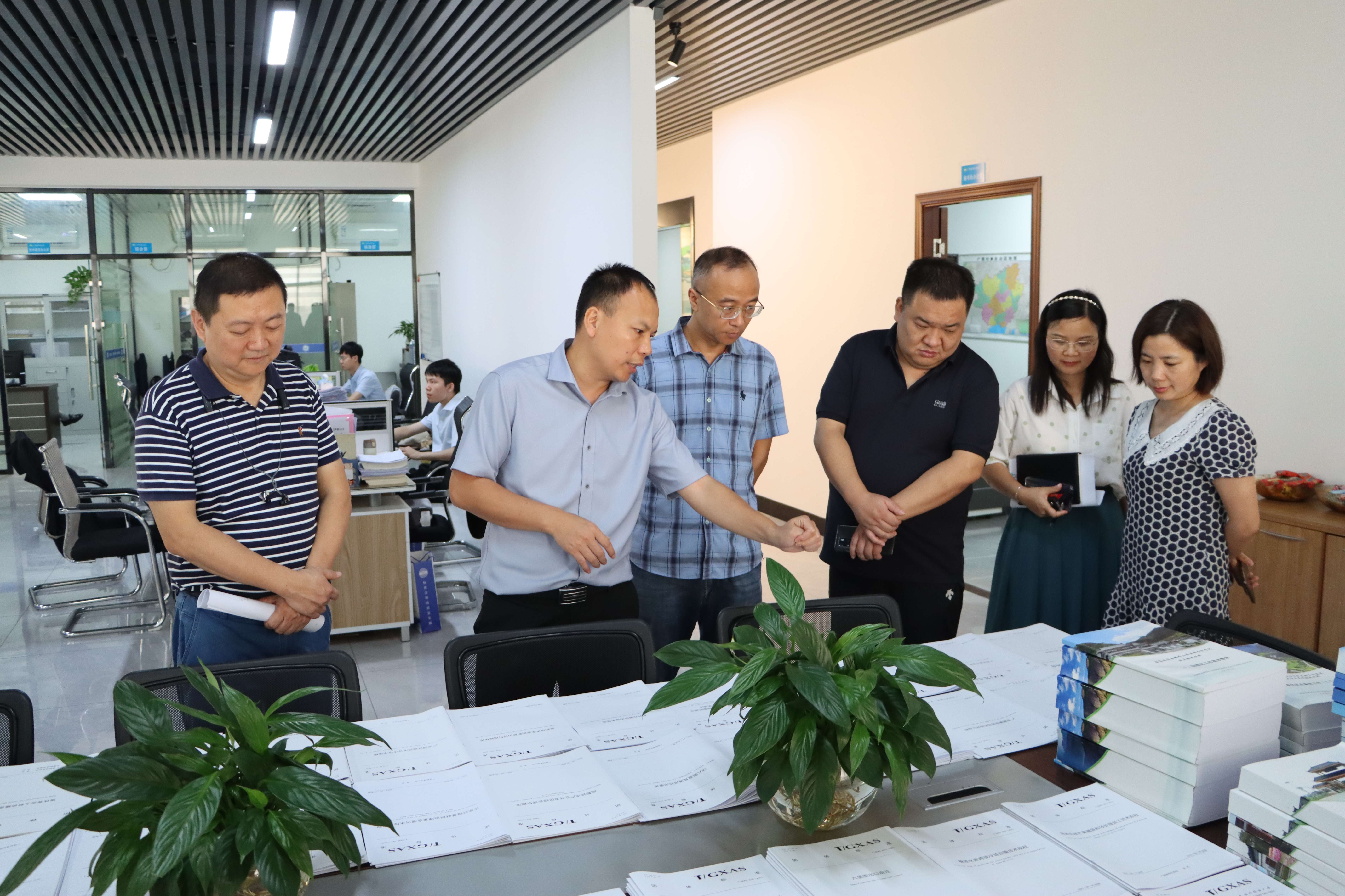 深化标准合作，携手共促高质量发展！南宁市工业和信息化综合行政执法支队等单位到广西标准化协会座谈交流标准化建设2.jpg